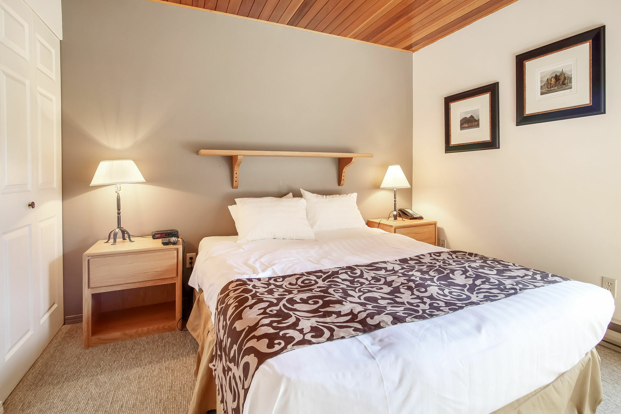 Whiski Jack Creekside Whistler Exterior photo